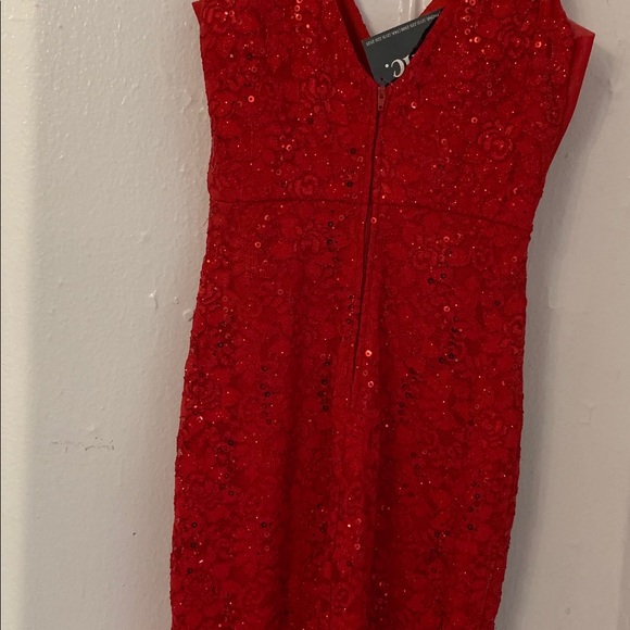 Elegant Red Dress - Picture 5 of 8